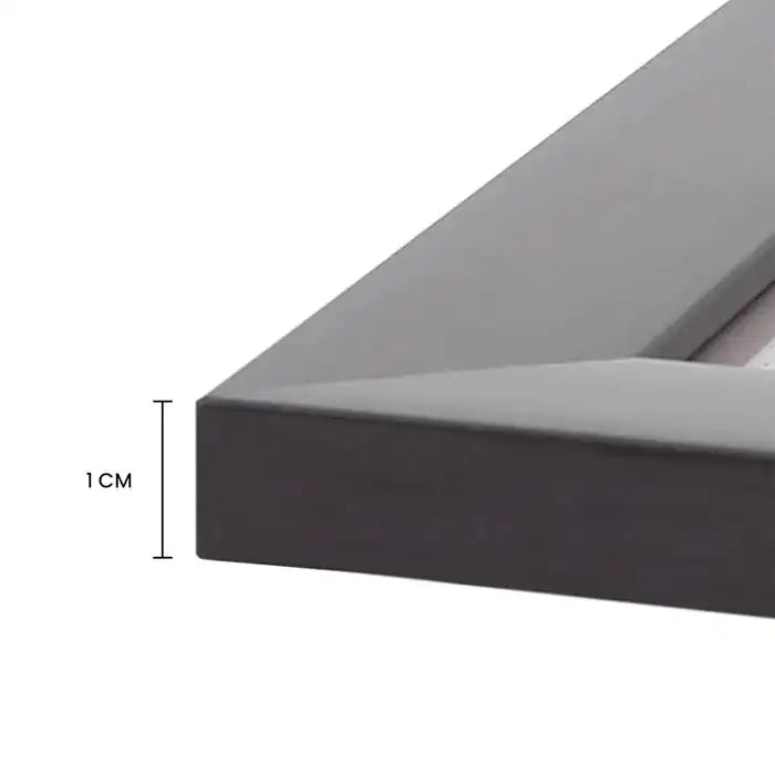 Close-up of black frame corner of Lucky Dad Poster Frame – Father's Day Gift, showing 1 cm thickness for sleek modern design.