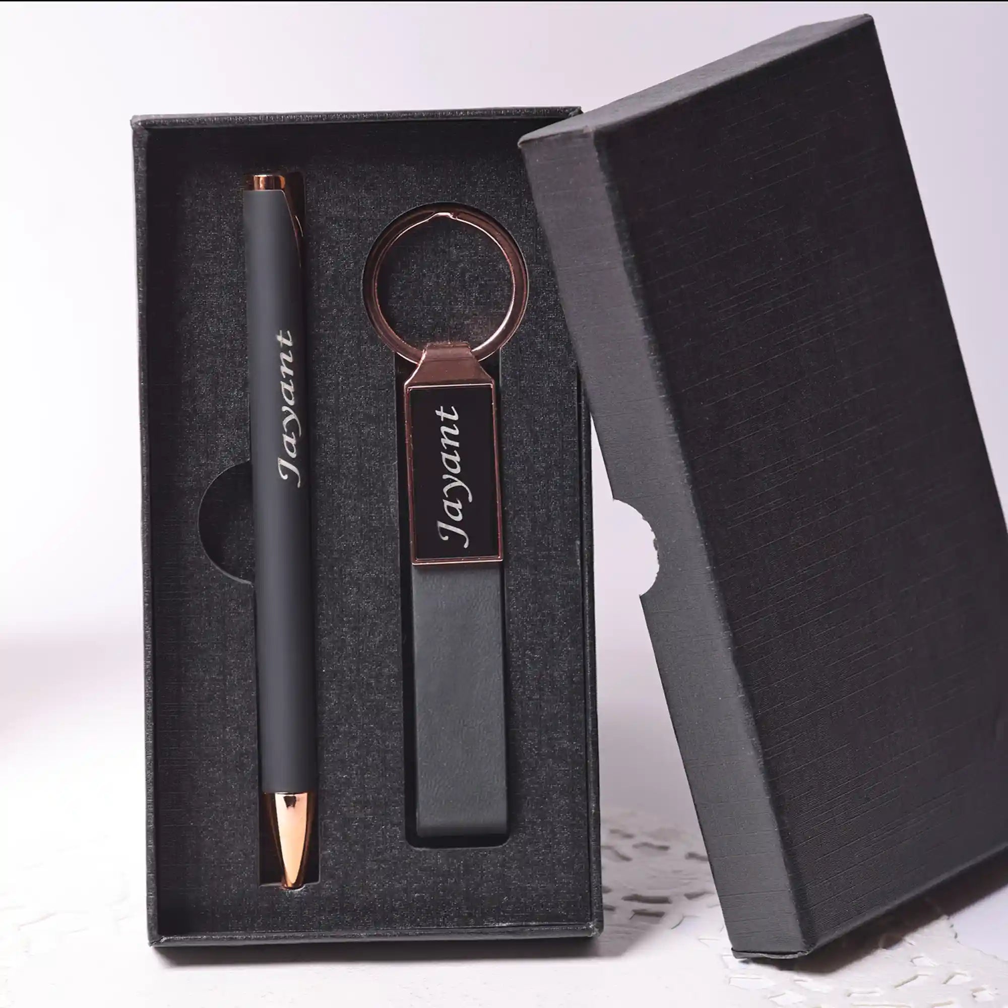 Black pen and keychain set with 'Avenir' branding in a black box on a white background